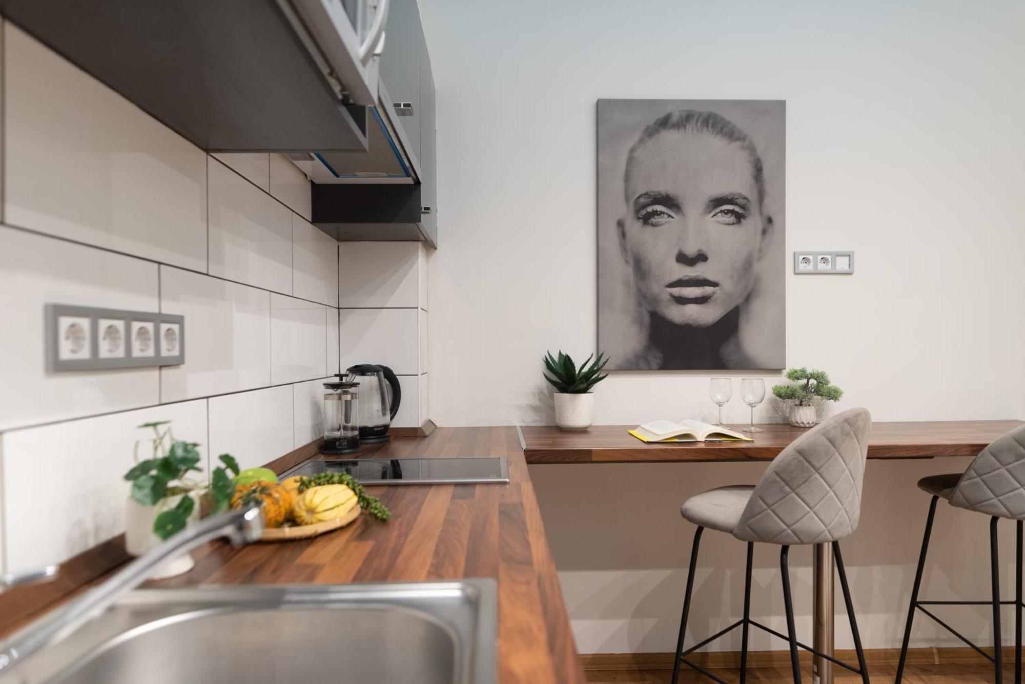 Chic Central 1Br Retreat Near New York Cafe With View Βουδαπέστη Εξωτερικό φωτογραφία