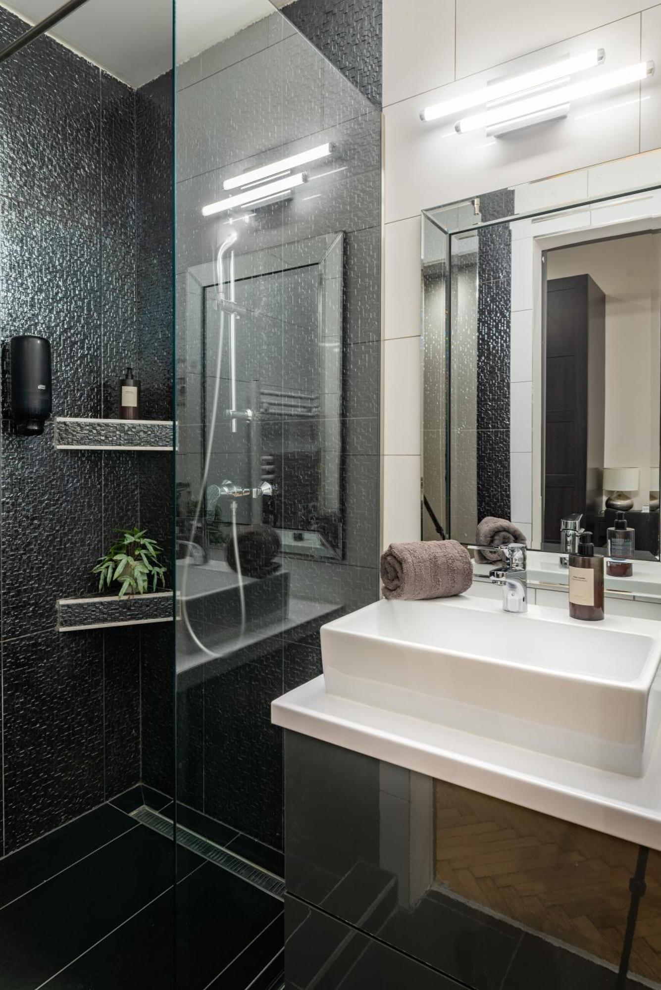 Chic Central 1Br Retreat Near New York Cafe With View Βουδαπέστη Εξωτερικό φωτογραφία